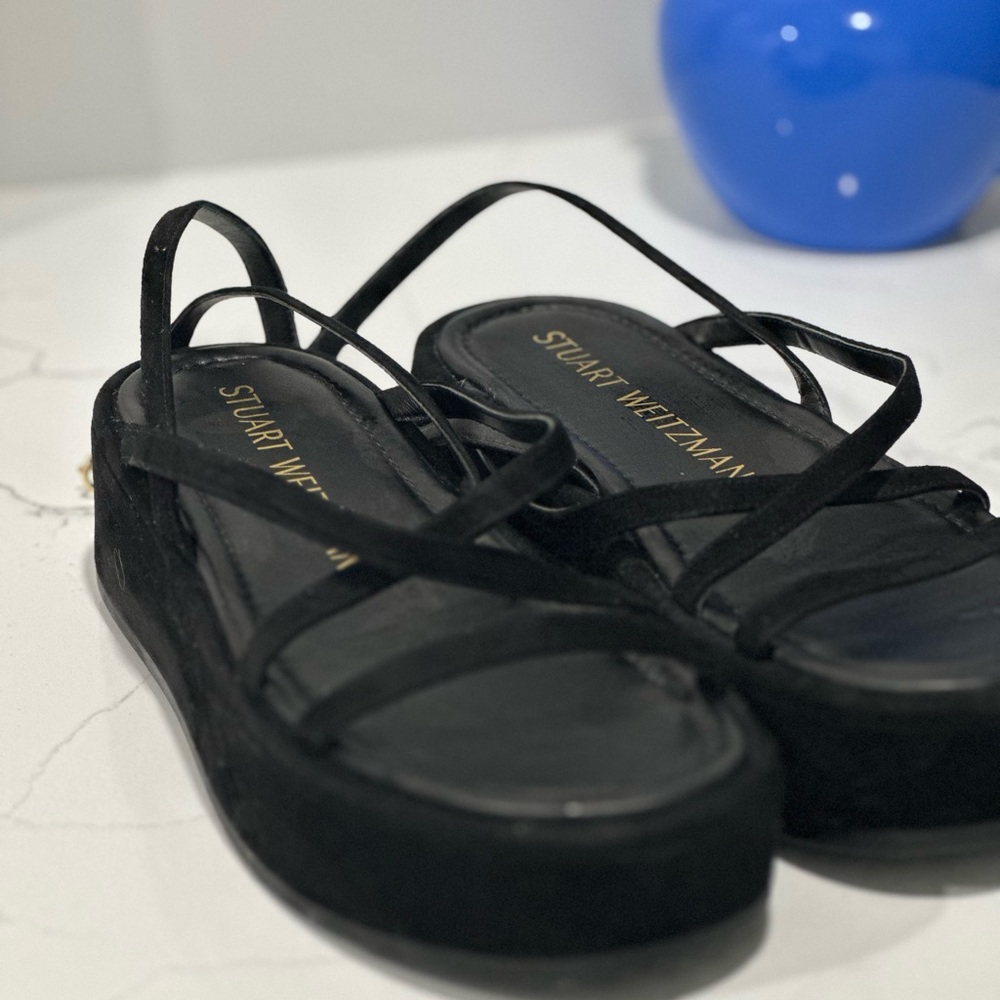 Stuart Weitzman. I wore once and then got pregnant and they didn’t fit !